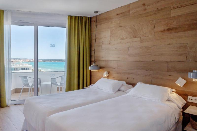 Twin Room Side Sea View with Balcony image 3
