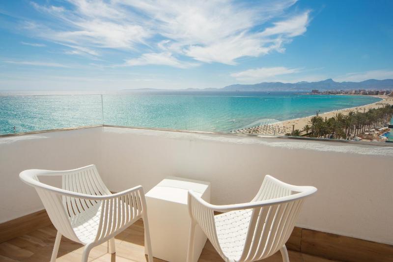Twin Room Side Sea View with Balcony image 1