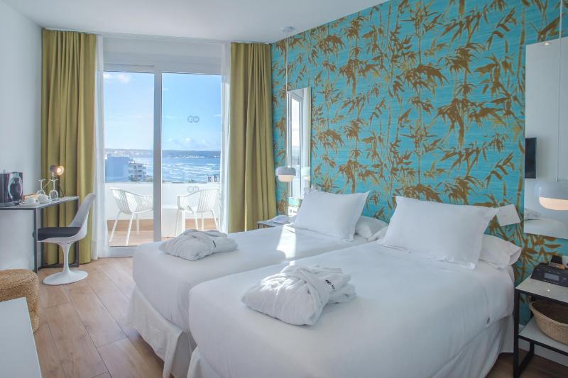 Premium Twin Room Side Sea View with Balcony  image 1