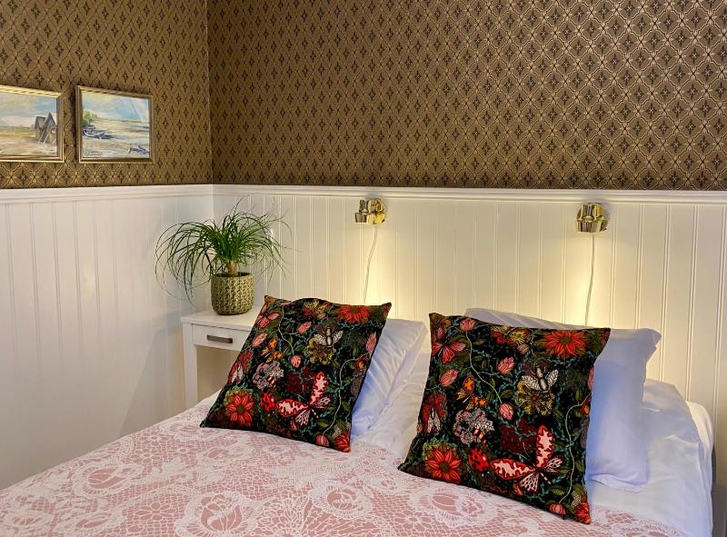 Economy Double Room image 4