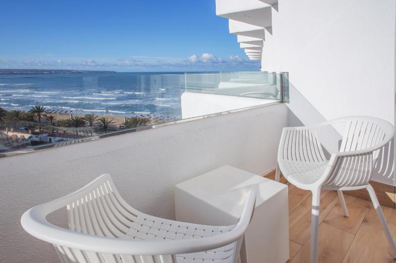Premium Twin Room Side Sea View with Balcony  image 2
