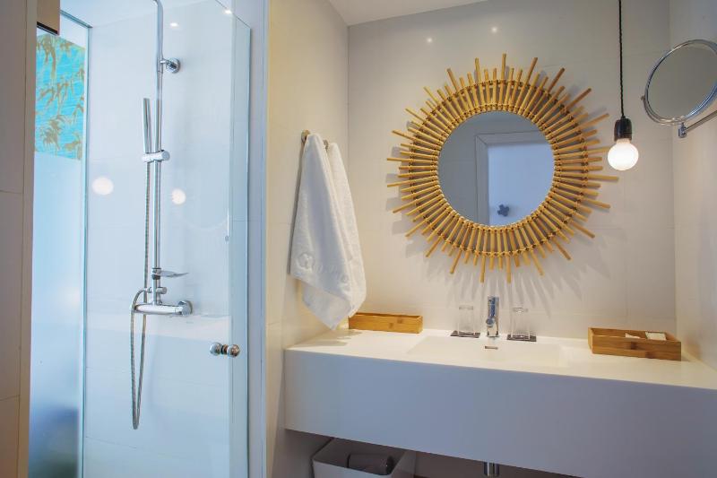 Premium Twin Room Side Sea View with Balcony  image 3