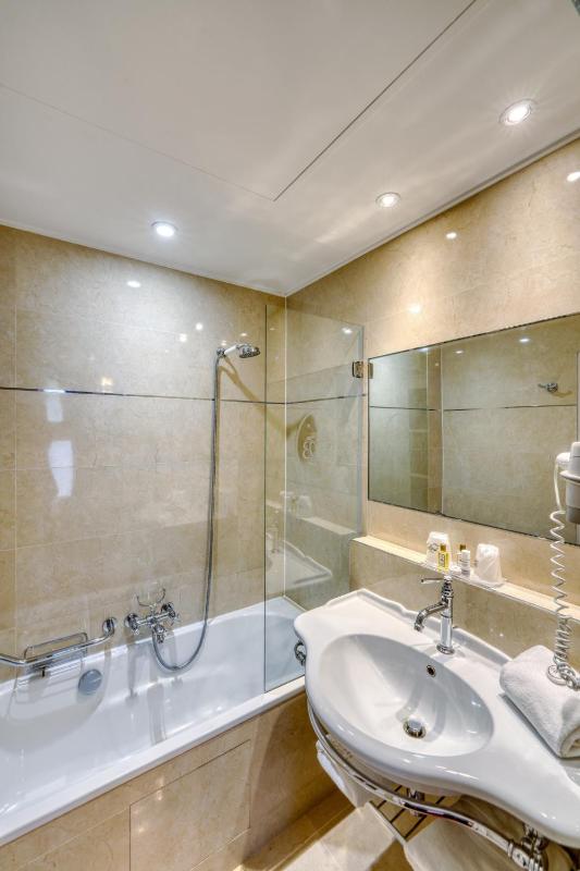 Superior Double Room image 4