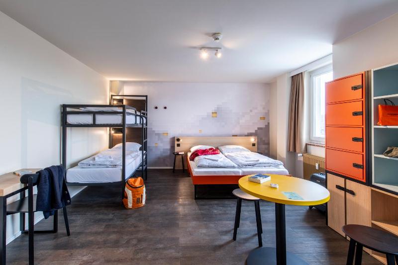 Quadruple Room image 4
