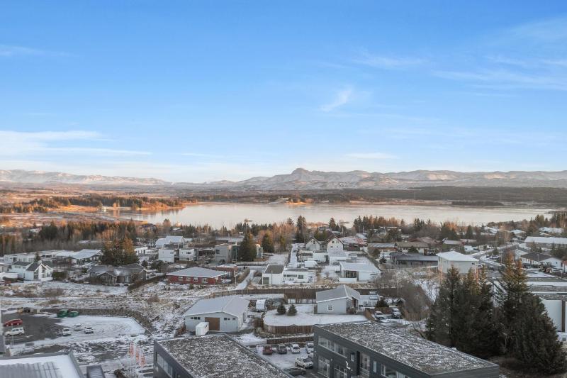 Apartment with Mountain View image 3
