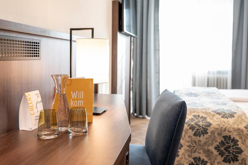 Double Room with Balcony image 3