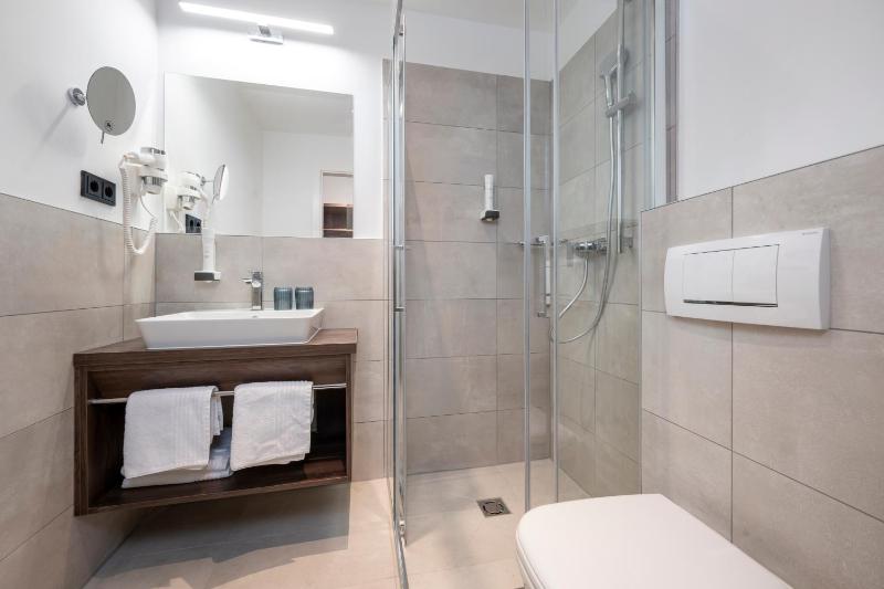 Double Room with Balcony image 2