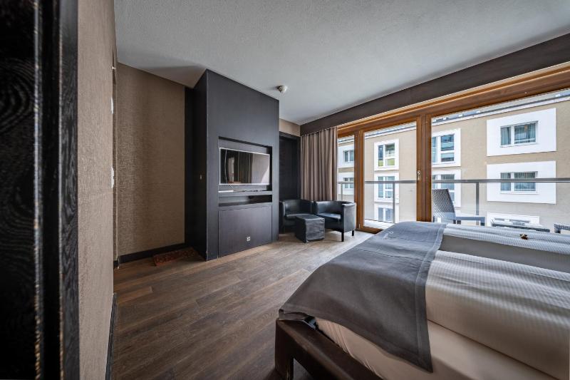 Deluxe Double Room image 3