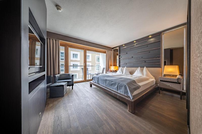 Deluxe Double Room image 1