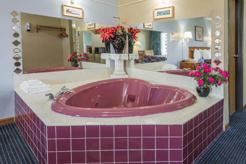 King Suite with Spa Bath - Non-Smoking image 4