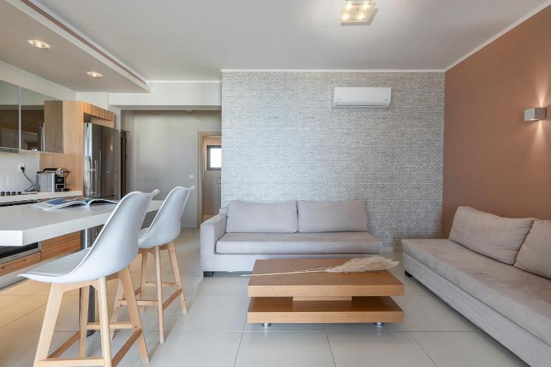 Deluxe Suite with Sea View (2 Adults) image 2