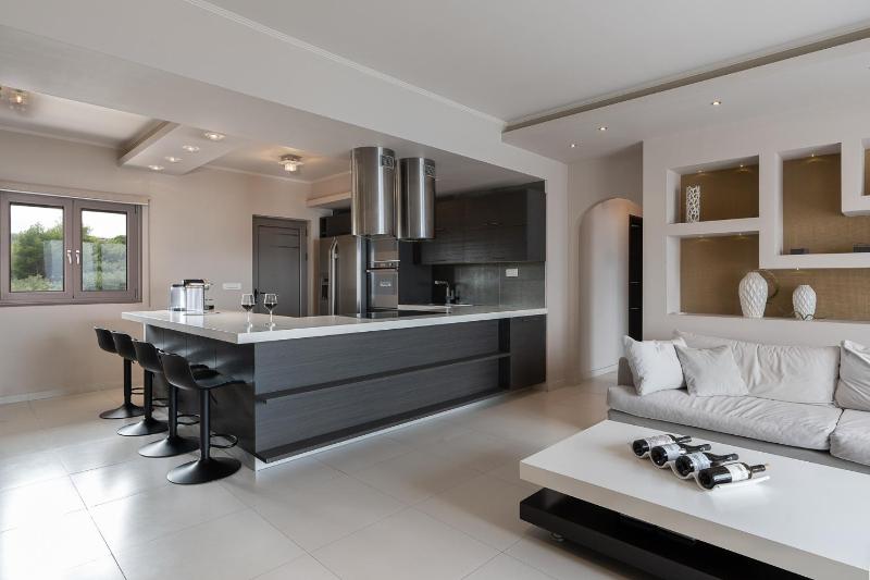 Master Suite with Sea View (4 adults) image 1