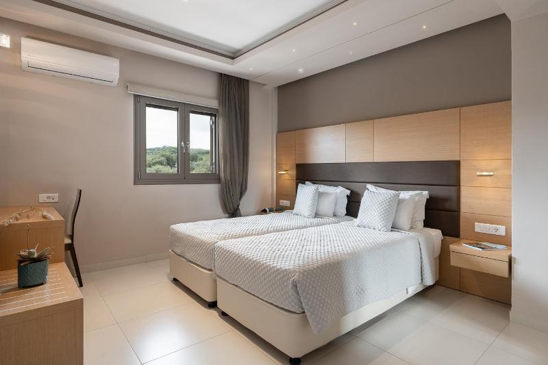 Master Suite with Sea View (4 adults) image 3