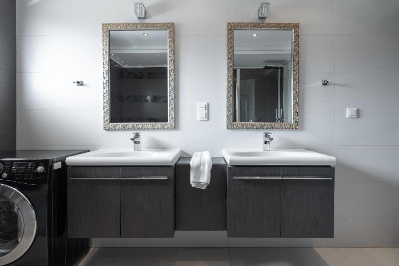 Master Suite with Sea View (4 adults) image 2
