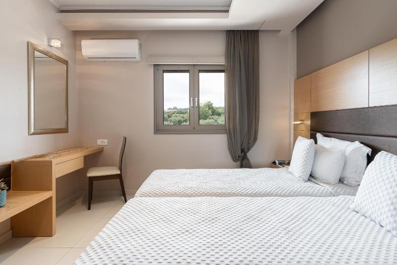 Master Suite with Sea View (4 adults) image 4