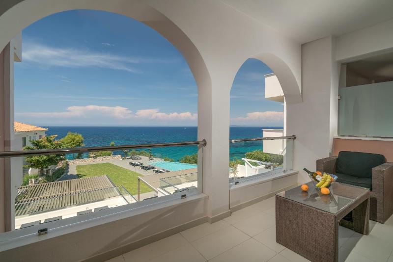 Deluxe Suite with Sea View (2 Adults) image 1