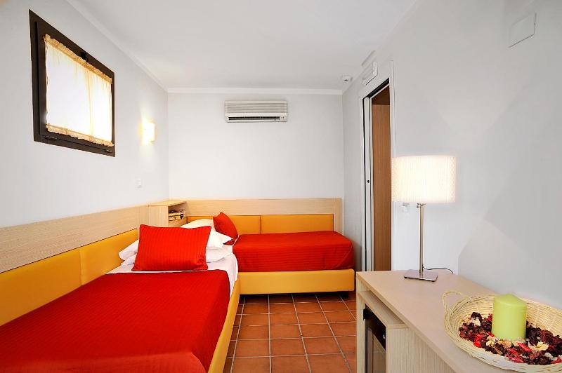 Quadruple Room image 2