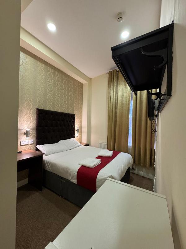 Deluxe Suite image 1
