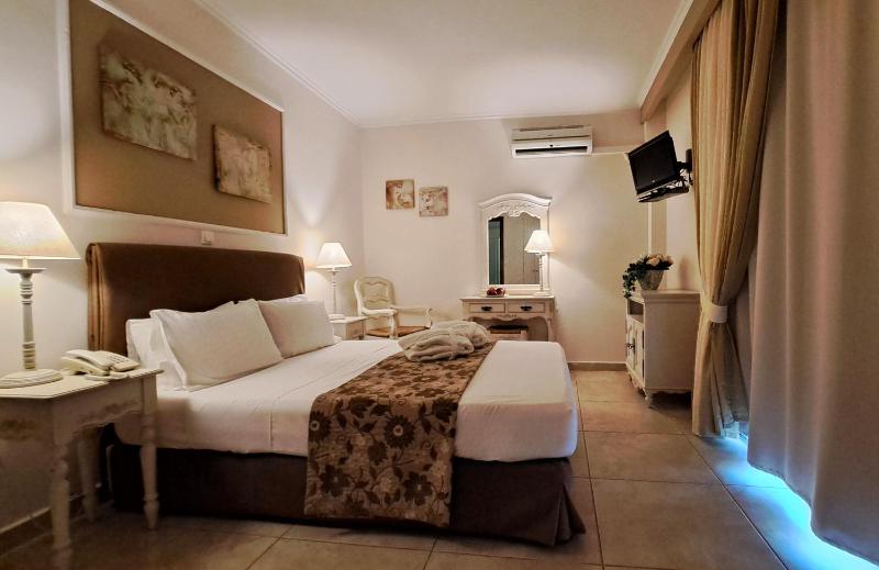 Double Room with Sea View image 1