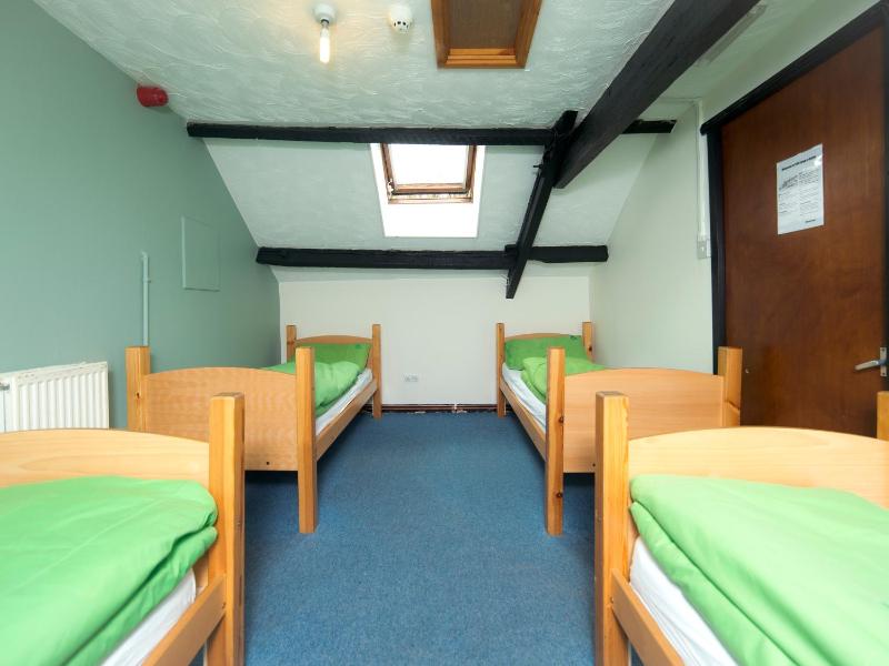 Quadruple Room with Shared Bathroom image 1