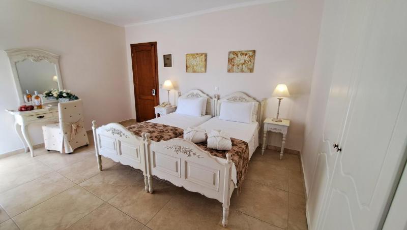Twin Room with Pool View image 1