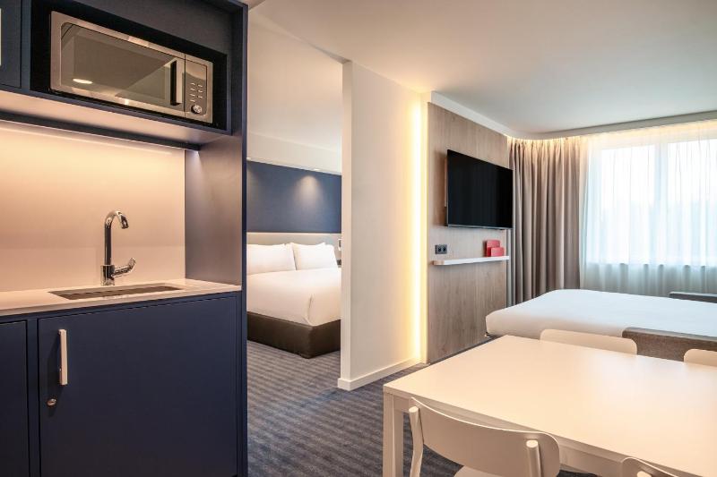 Queen Suite with Kitchenette and Sofa Bed image 3