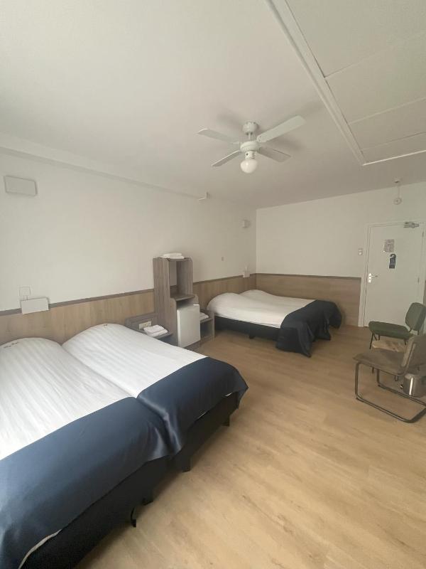 Standard Quadruple Room image 1