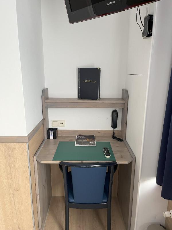 Standard Quadruple Room image 3