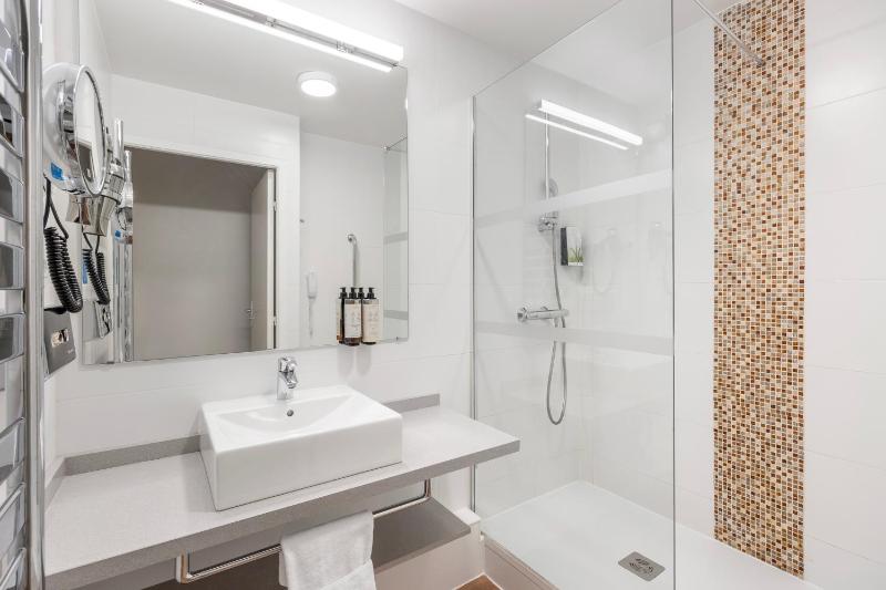 One-Bedroom Apartment image 4