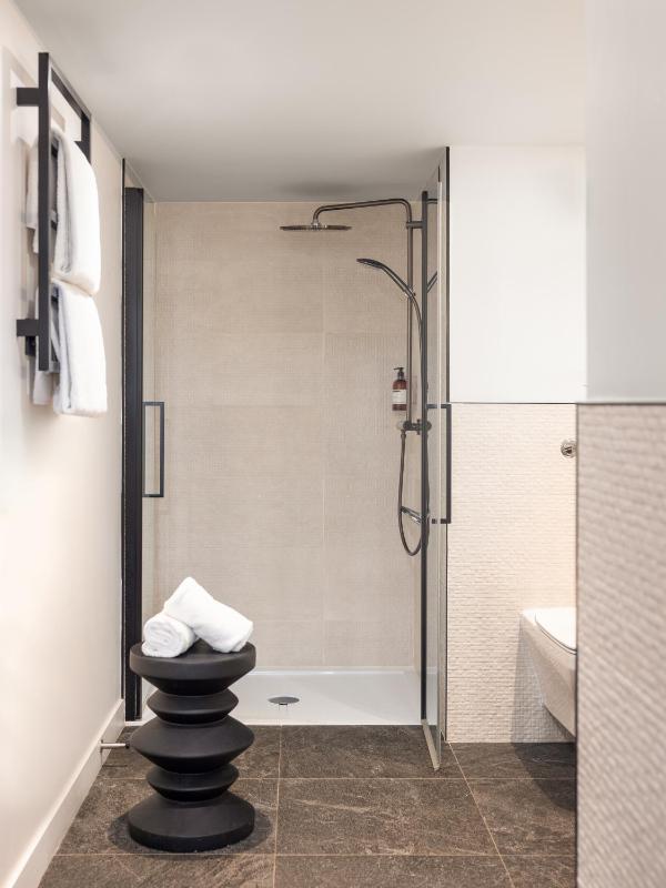 Deluxe Double Room with Harbour View image 3