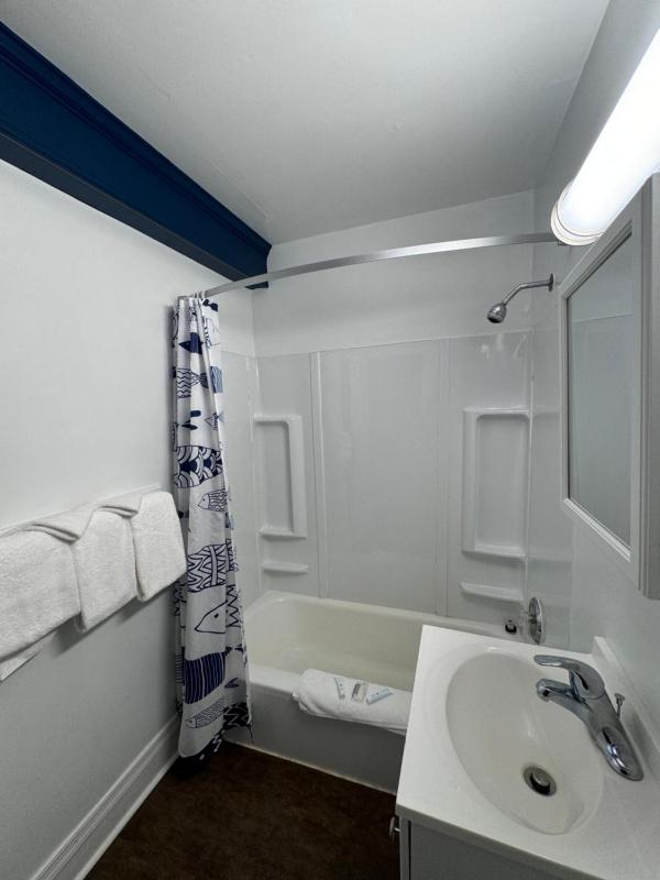 Standard Double Room with Two Double Beds image 4
