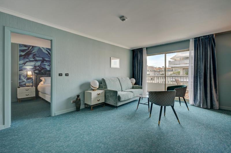 Deluxe Suite image 1