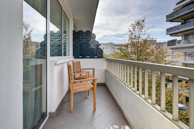 Family Suite with Balcony image 3