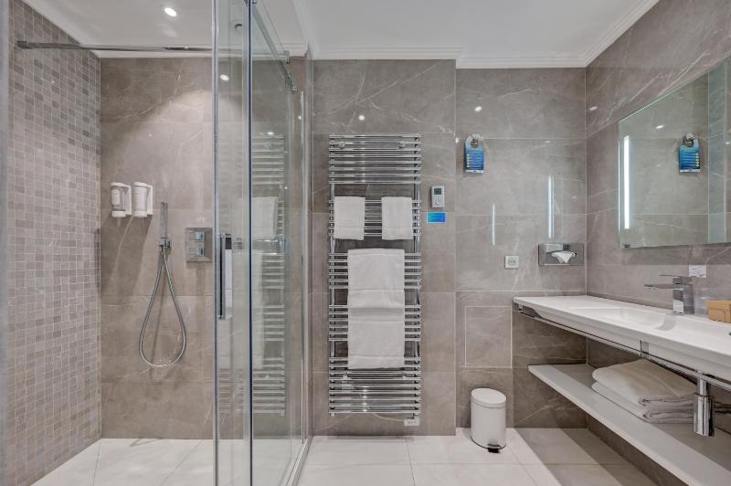 Family Suite with Balcony image 2