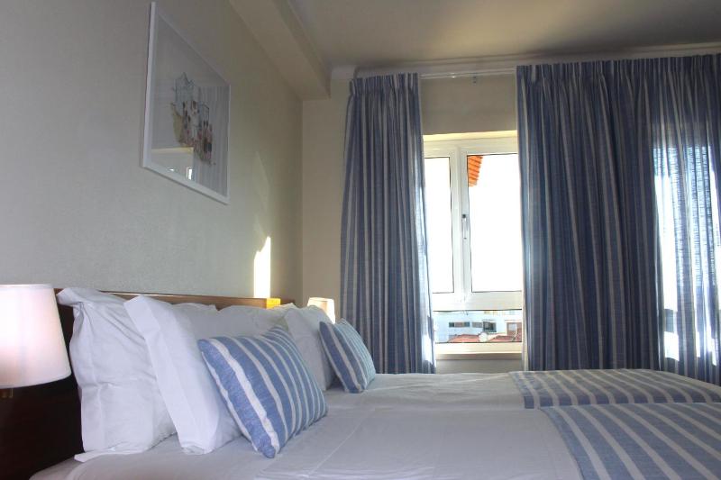 Twin Room image 4