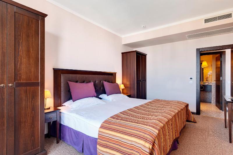 One-Bedroom Apartment image 1