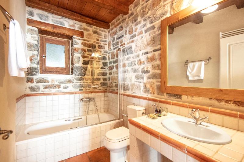 One-Bedroom Apartment image 1