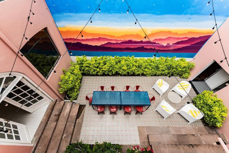 Artistic Haven in Roma Norte with Outdoor Dining - image 15