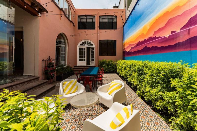 Artistic Haven in Roma Norte with Outdoor Dining - image 36