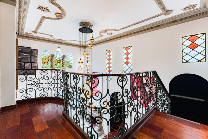 Artistic Haven in Roma Norte with Outdoor Dining - image 25