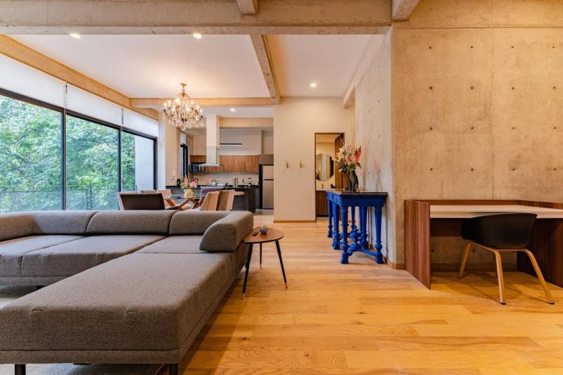 Stylish Haven w/ Balcony Steps to Jazz Bar & Cafes - image 44