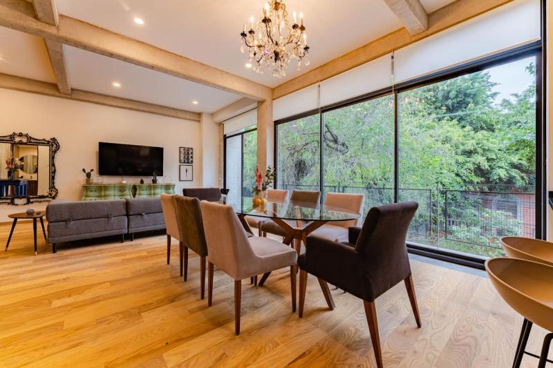 Stylish Haven w/ Balcony Steps to Jazz Bar & Cafes - image 35