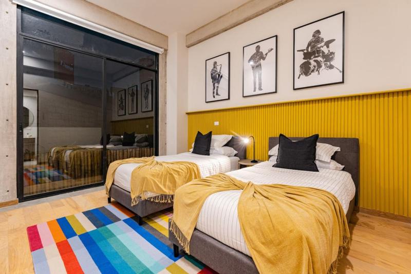 Stylish Haven w/ Balcony Steps to Jazz Bar & Cafes - image 4