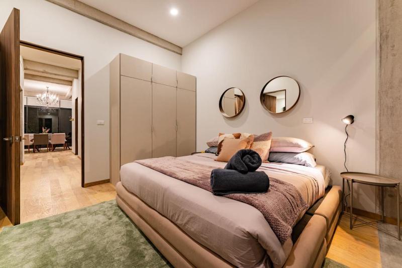 Stylish Haven w/ Balcony Steps to Jazz Bar & Cafes - image 24