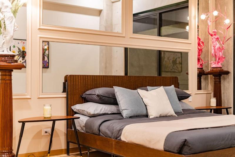 Stylish Haven w/ Balcony Steps to Jazz Bar & Cafes - image 46