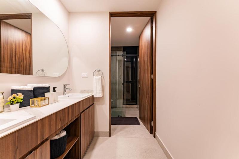 Stylish Haven w/ Balcony Steps to Jazz Bar & Cafes - image 41