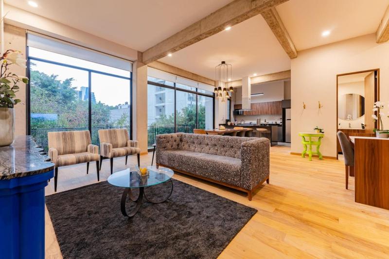 Spacious Roma Norte Loft with Art & City Views - image 1