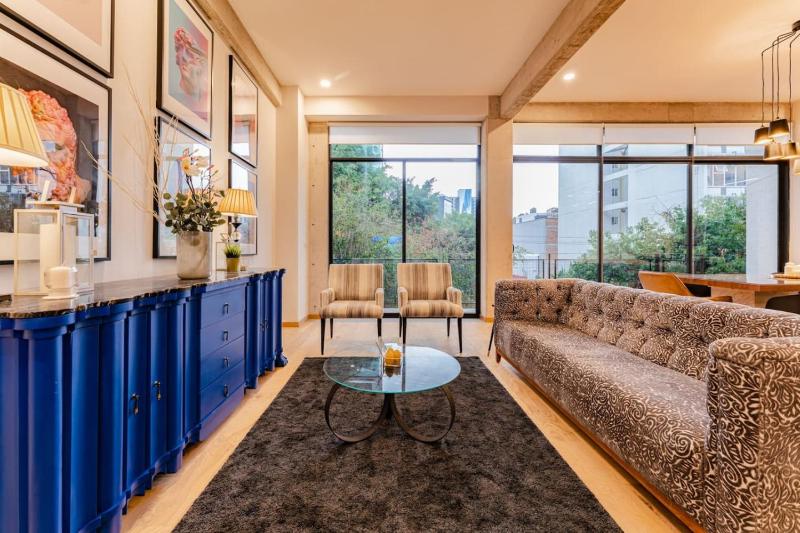 Spacious Roma Norte Loft with Art & City Views - image 8
