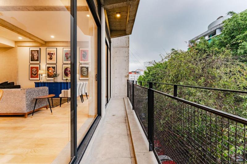 Spacious Roma Norte Loft with Art & City Views - image 15