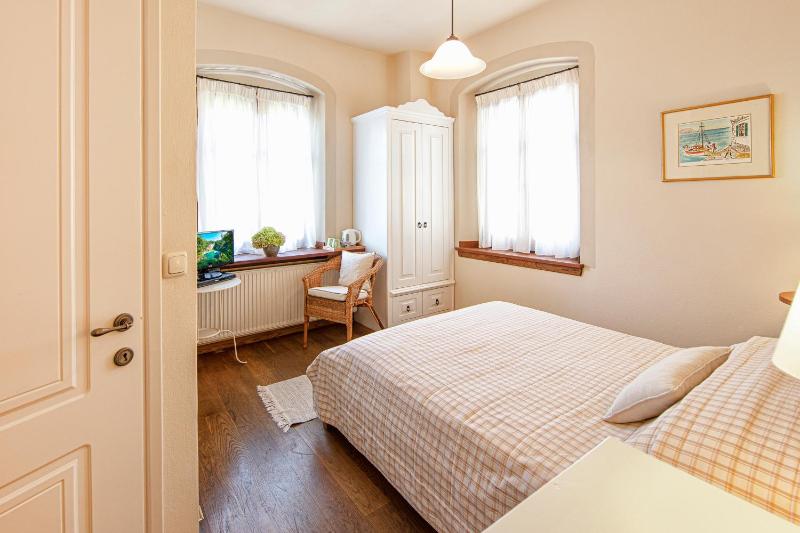 Standard Single Room with Mountain View image 3